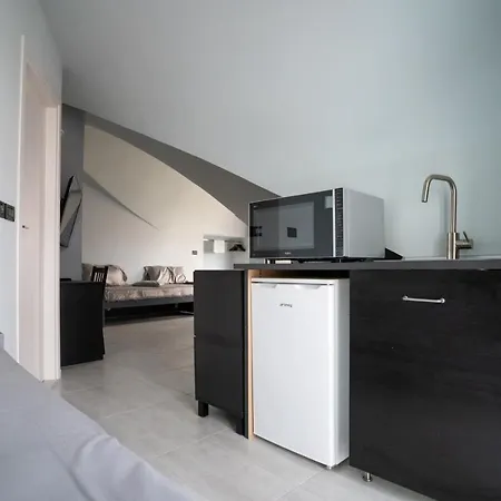 J Hotel 3*