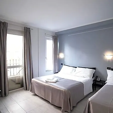 Hotel J 3*