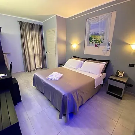 J Hotel 3*