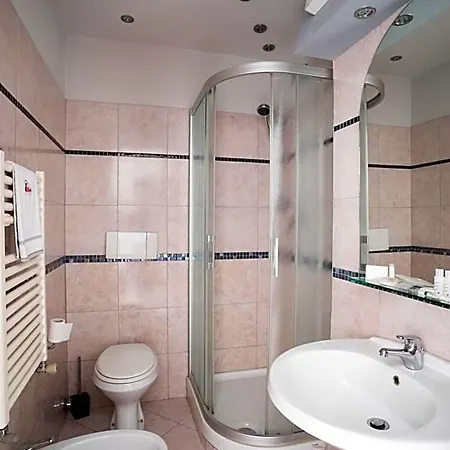 Hotel J 3*