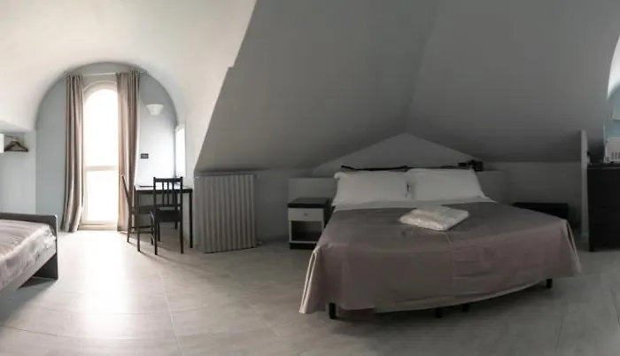 Hotel J 3*